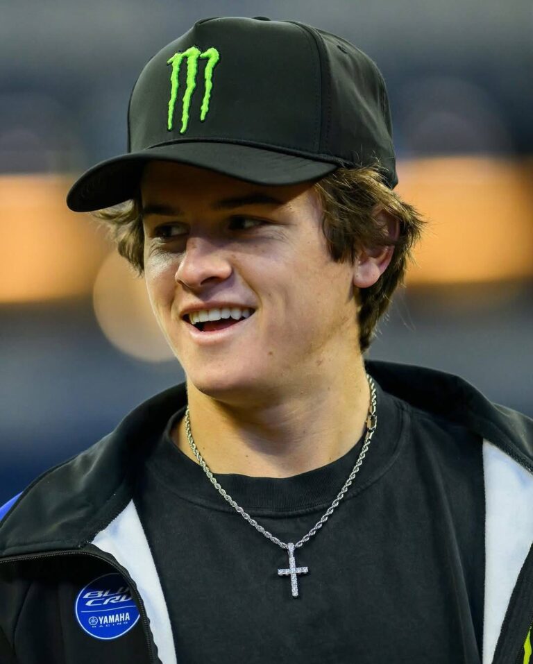 FEW MINUTES AGO: Motocross sensation Haiden Deegan took a moment today to share a heartfelt message with his fans, expressing his deep appreciation for their support.