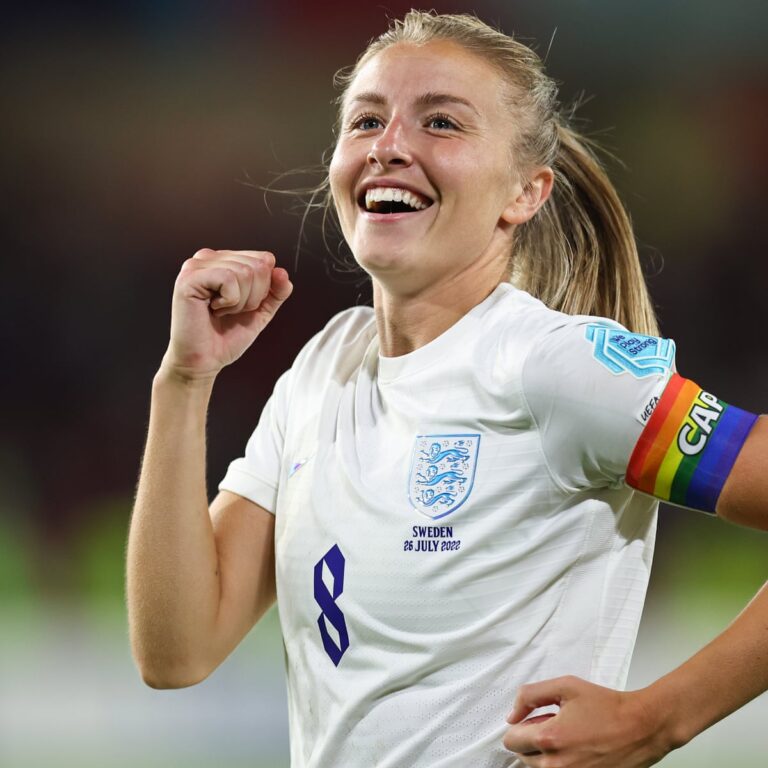 it’s officially out: england football star leah williamson secretly underwent gender transition surgery, stunning fans with her brave new chapter and inspiring many with her journey of self-discovery.